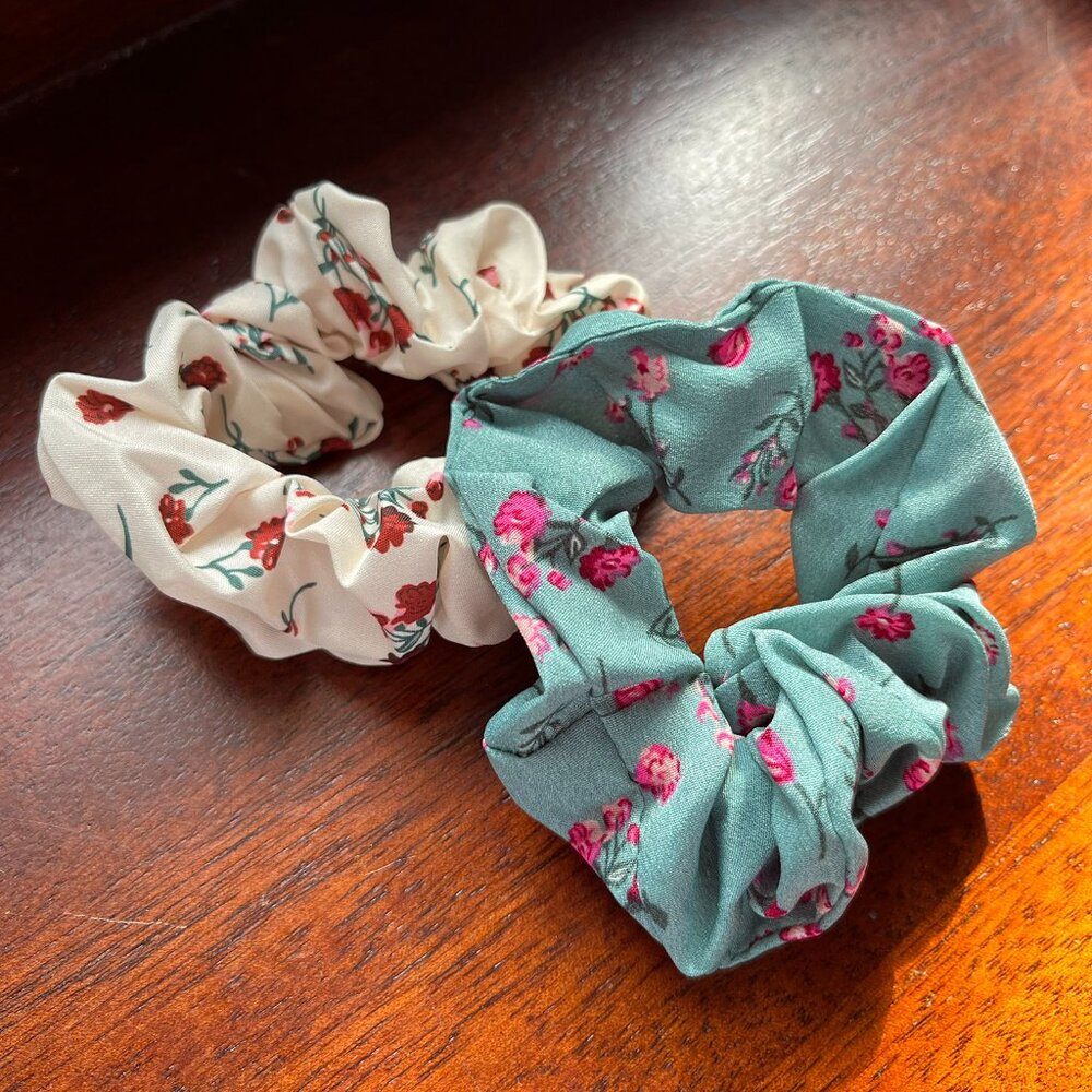 Floral scrunchies NWOT
